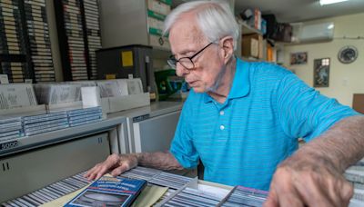 Want to hear the greatest moments in sports? This Indiana man can play them for you