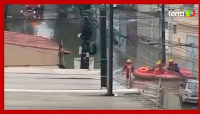 Bombeiros resgatam famílias ilhadas no Grande Recife