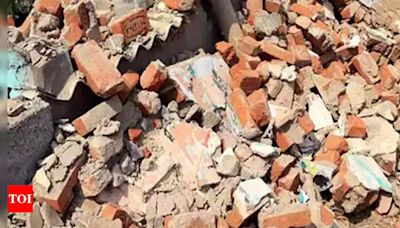 6-year-old dies in terrace collapse in NE Delhi | Delhi News - Times of India