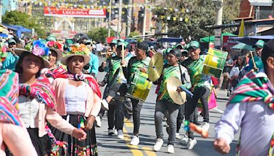 84 grupos autóctonos muestran con danza, música y vestimenta su riqueza cultural en Urkupiña