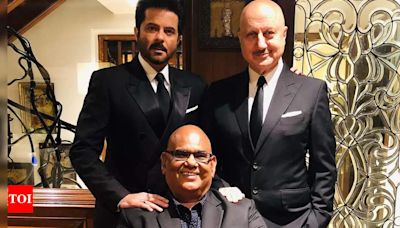 Anupam Kher takes a trip down memory lane as he cherishes his friendship with Anil Kapoor and their late friend Satish Kaushik - WATCH | - Times of India