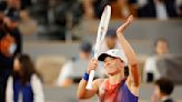 Iga Swiatek and Jannik Sinner start French Open with straight-set victories - The Morning Sun