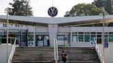 Trabajadores despedidos por VW piden a la STPS que sea “ética” y los apoye