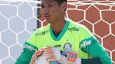 Com três defesas em sequência, goleiro do Palmeiras faz milagre no Brasileirão Sub-20