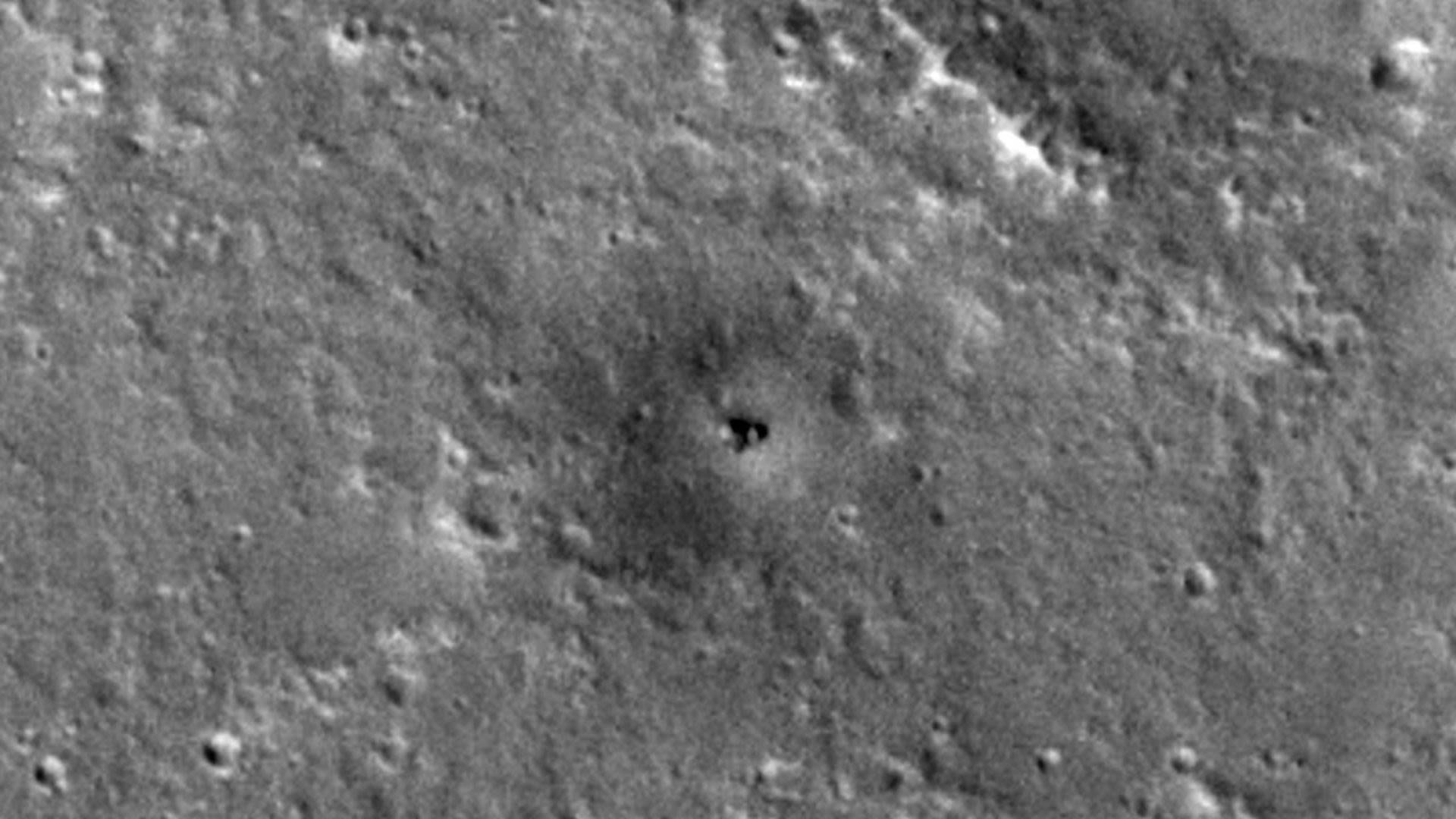 InSight: NASA spacecraft spots its dead robot explorer on Mars