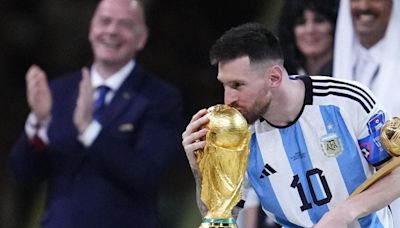 Leo Messi: la subasta de sus camisetas en el Mundial de Qatar ya cotiza fortuna y va por todos los récords de la historia