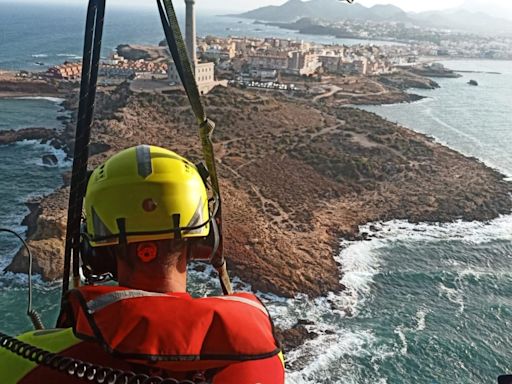 Buscan a un joven de 17 años desaparecido cuando se bañaba en La Manga, Cartagena