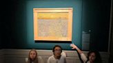 Ativistas climáticos jogam sopa em pintura de Van Gogh em Roma