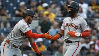 Pirates score four runs in 9th, defeat Giants in 10