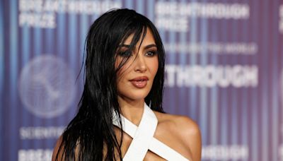 "Geht's dir gut?": Spott über Kim Kardashians Kopfsprung ins flache Wasser