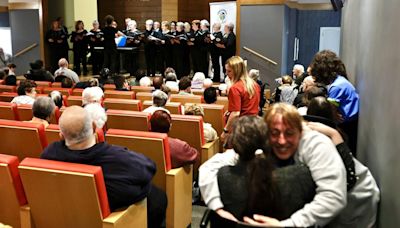 El Coro riberano de Ferreros pone a cantar a los mayores en Oviedo