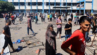 Israeli Airstrikes Kill Over 20, Gazans Say, and Hit Another U.N. Building