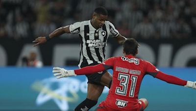 Palmeiras y Botafogo acortan distancias con Flamengo en la lucha por el Brasileirao