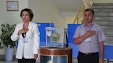 Uzbek leader holds early election to extend rule