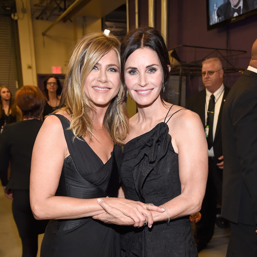 Jennifer Aniston Brings Courteney Cox to Tears With Emotional Birthday Tribute - E! Online