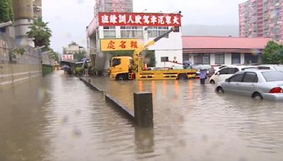 凱米颱風雨炸南投！貓羅溪暴漲 居民愛車全泡水