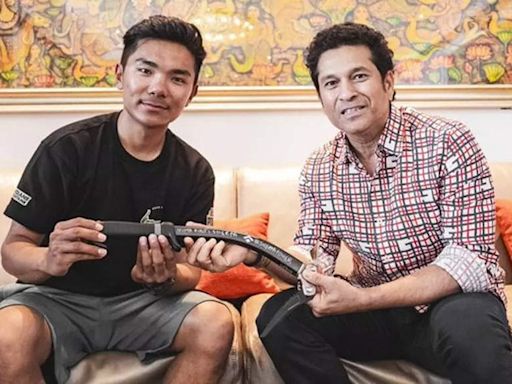 Teen mountaineer Nima Sherpa relishes meet with Sachin Tendulkar | Off the field News - Times of India