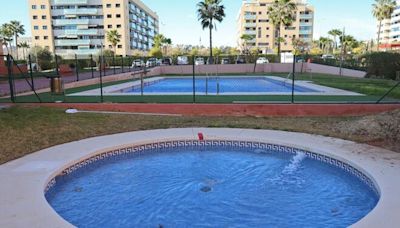 Ya es oficial: Málaga podrá rellenar sus piscinas este verano pero solo las duchas adaptadas tendrán agua
