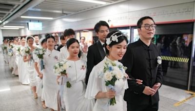 520南寧28對男女集體結婚 拉薩99對新人辦藏式婚禮