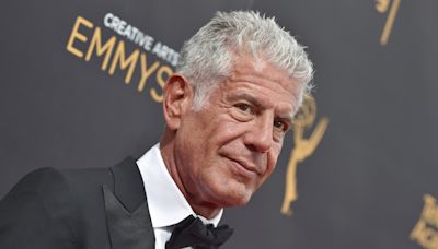 Anthony Bourdain's Top Tip For Salting Steak On The Grill