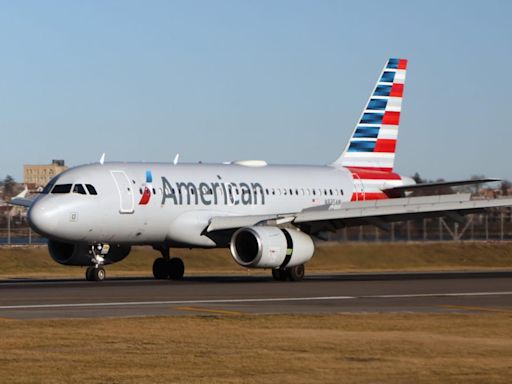 First-Class Vaper Diverts American Airlines Flight Because It’s Not That Different From Smoking