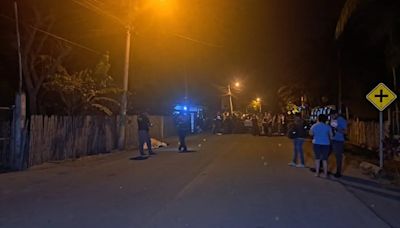 Cinco personas fueron asesinadas por sicarios en una ciudad de Ecuador a pesar de la militarización que dispuso el gobierno