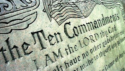 Parents seek injunction to block Ten Commandments displays during lawsuit