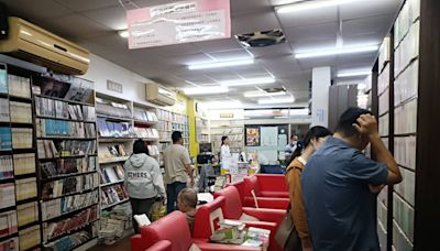 夕陽產業疊加漲租壓力 高雄連鎖漫畫店無預警熄燈