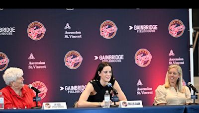 WNBA》記者會上對女球星Caitlin Clark比愛心 專欄作家停職（有影片）