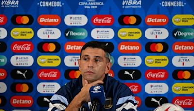 'Dibu' Martínez defiende a los jugadores uruguayos y asegura que los penales son suerte