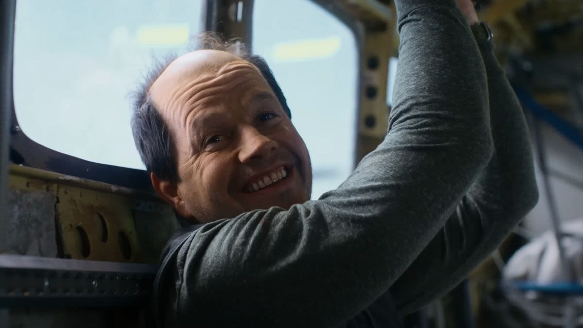 Flight Risk Trailer Gives Mark Wahlberg A Ridiculous Accent And A Really Wild Twist, So Of Course ...