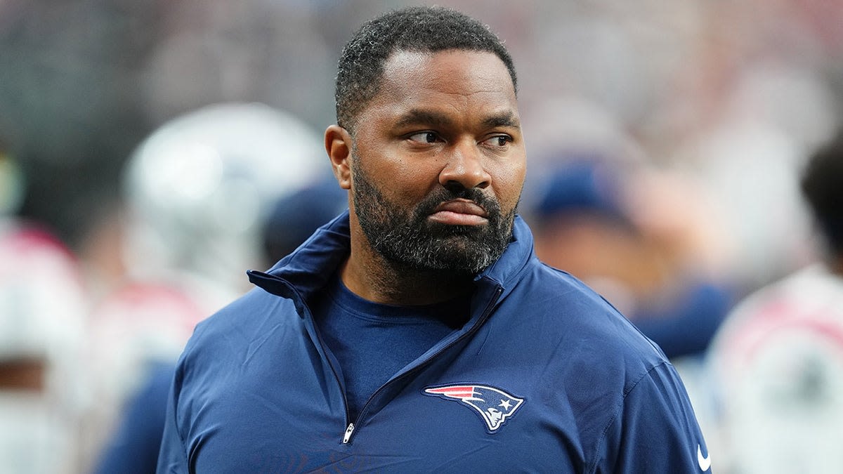 Patriots' Jerod Mayo doubts Tom Brady wants to play quarterback for his old team