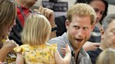 21 candid, goofy photos of royals meeting kids