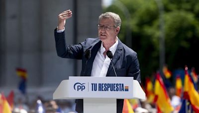 Feijóo carga contra Vox por atacar al PP y dice que Sánchez estará 'encantado' porque busca el 'divide y vencerás'