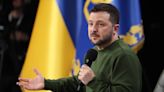 Zelensky firma una ley que reforma las reglas de reclutamiento de Ucrania