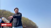 Coreia do Norte: o homem que lança garrafas com arroz no mar para salvar vidas