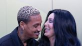 Cher rompe con su novio, 40 años menor que ella