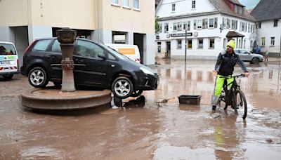 2 people have died in floods in southern Germany. The situation remains tense