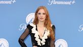 Jessica Chastain nos propone tres looks que resuelven cualquier fiesta si siempre vistes de negro