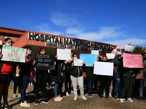 Muerte de bebés en Córdoba: van a juicio la enfermera acusada de los asesinatos y exfuncionarios por encubrimiento