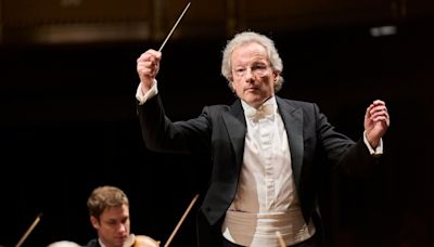 Cleveland Orchestra closes Severance season with glorious performance of Mozart’s Wind Serenade No. 10