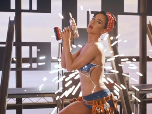 OMG! Katy Perry faz retorno triunfal à música com o clipe perfeito de “Woman's World"; assista! - Hugo Gloss