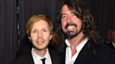 Dave Grohl Sits in With Beck for Seals and Crofts’ Classic ‘Summer Breeze’ at L.A.’s Tiny Largo Theater