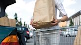 Paar will Großeinkauf beim Supermarkt abholen - und erlebt Überraschung