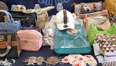 La Policía Nacional desmantela un grupo criminal que distribuía falsificaciones de bolsos y carteras y tenía dos naves en Silvota