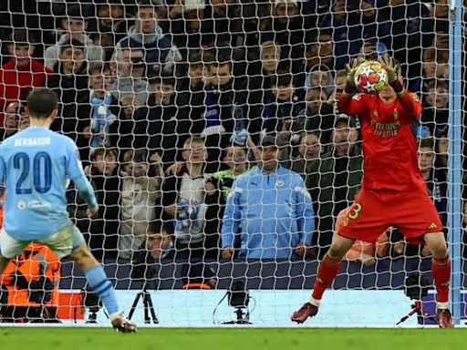 Así fue la épica de Lunin en los penaltis que dio al Real Madrid el pase a las semifinales de Champions