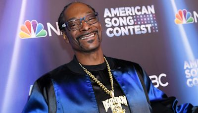 Snoop Dogg Named Greatest Rapper Of All-Time On ‘Family Feud’ Over 2Pac, Biggie, JAY-Z