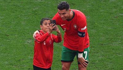 Soccer selfies: Cristiano Ronaldo fans cause four stoppages during Euro 2024 match