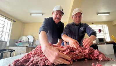 Chefs da alta gastronomia de São Paulo vêm a Cruzeiro do Sul para cozinhar a desabrigados