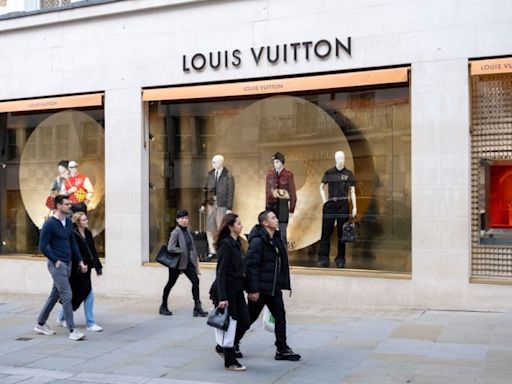 Der Konzern hinter Louis Vuitton, Moët und Dior kauft ältere Stadtteile auf – und baut sie in Luxus-Viertel um